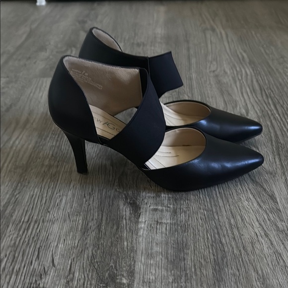 Andrew Geller Black Heels with Modern Elastic Strap - Picture 3 of 6